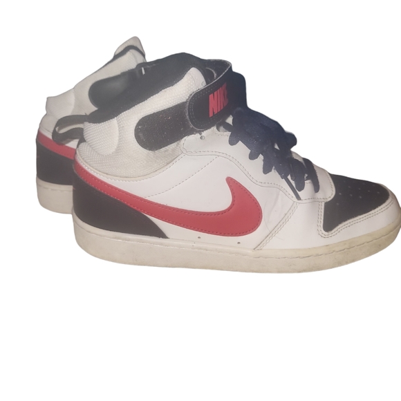 Boys Nike Sneakers - Picture 3 of 6